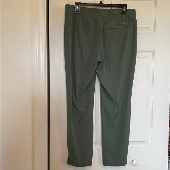 NWOT Eddie Bauer Women's M Green Traveler ankle pant 14% spandex front pockets - Picture 7 of 11